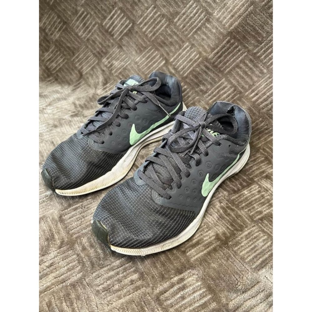 Women’s Nike Downshifter 7 Athletic Shoes Size 6.5 Gray